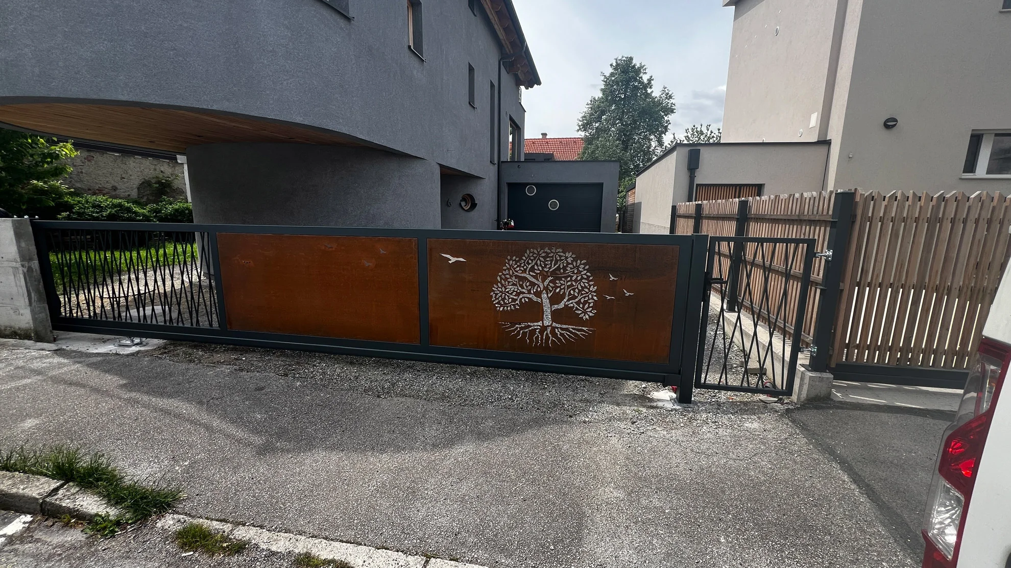 Drsna-dvoriščna-vrata-za-avto Samonosna Drsna dvoriščna vrata za avto