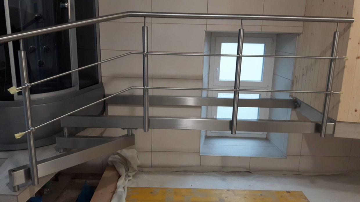Inox ograja v notranjem prostoru