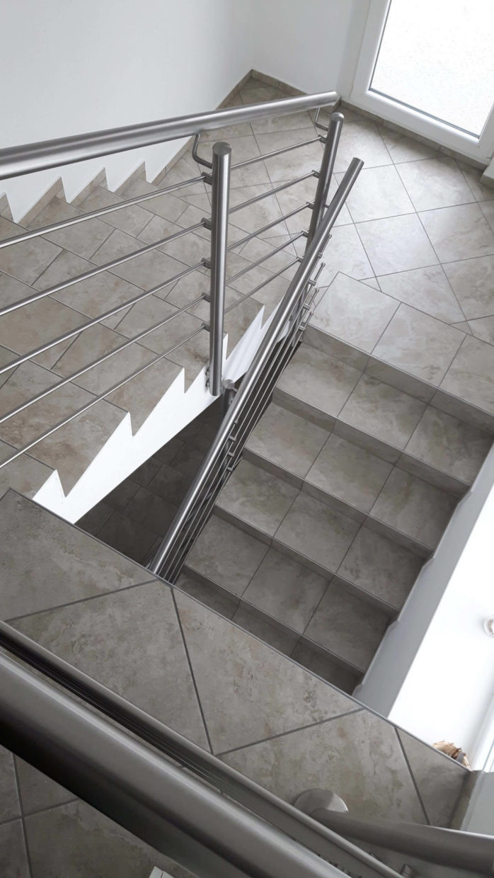 Inox ograja za poslovne prostore stopnišče