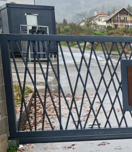 Samonosna dvoriščna vrata cena