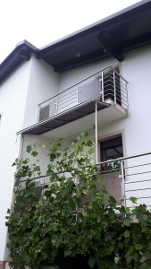 Steklena ograja 3 Majhen balkon Steklena ograja 3