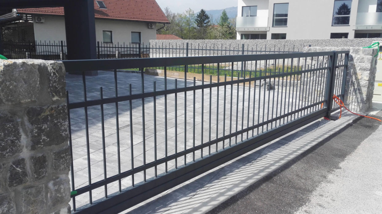dvoriscna-vrata-1 Dvoriščna vrata brez tirnice