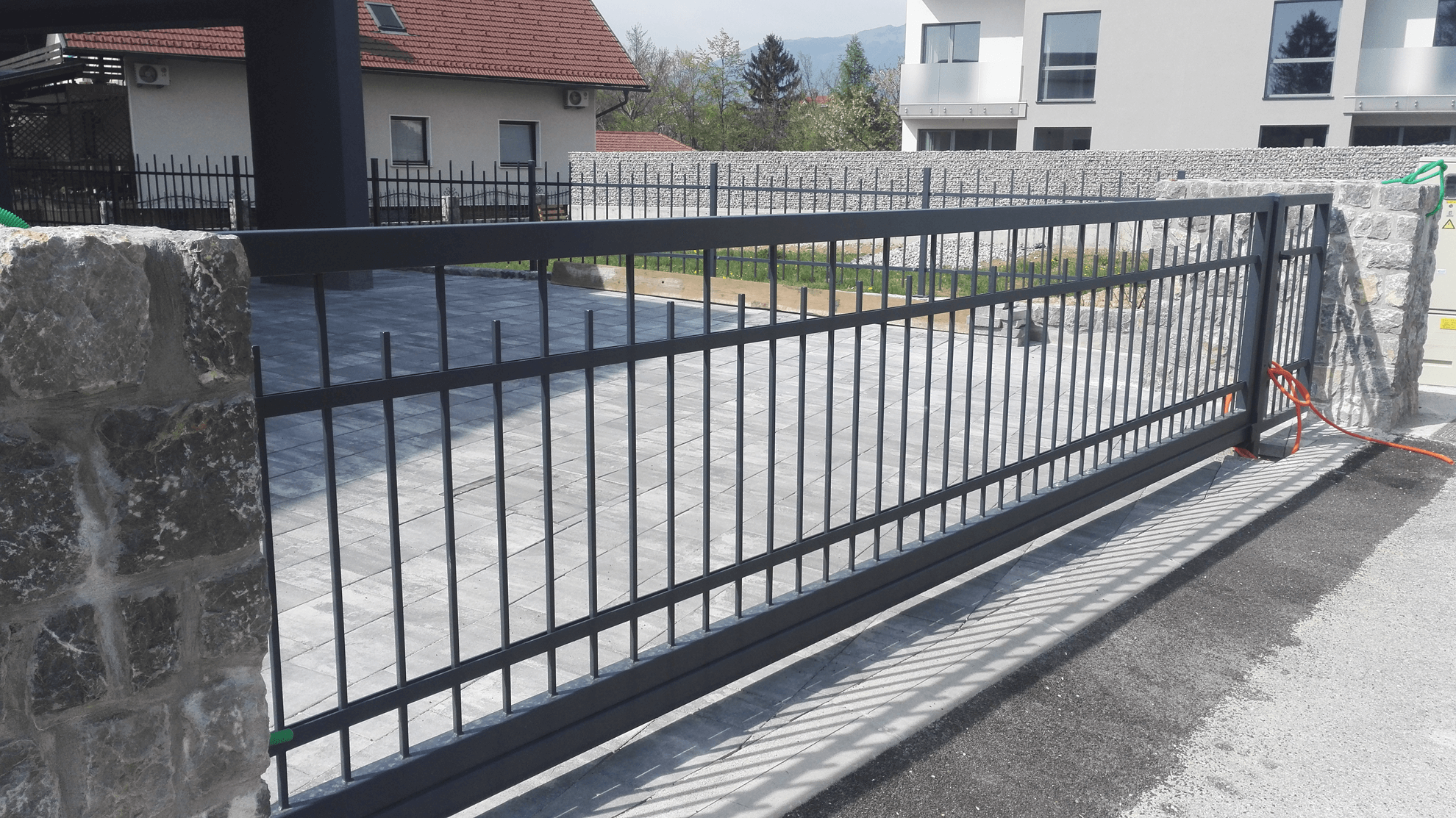 dvoriscna-vrata-1 Dvoriščna vrata samonosna klasična