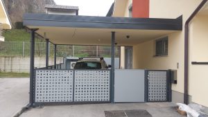 Vrata za dvorišče z avtomobilom